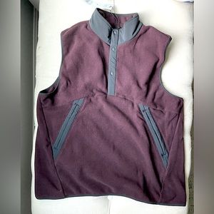 Fleece pullover vest in burgundy
